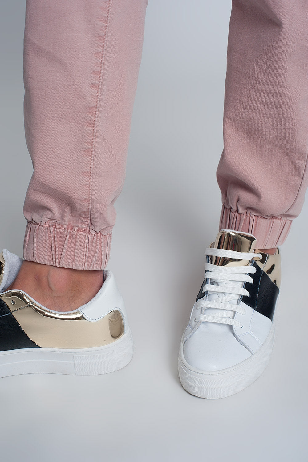 Pantalon fonctionnel avec chaîne et chevilles resserrées en rose