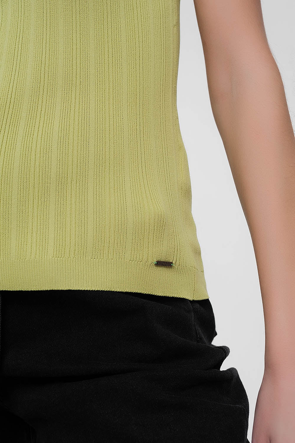 Pull à manches courtes avec encolure dégagée vert