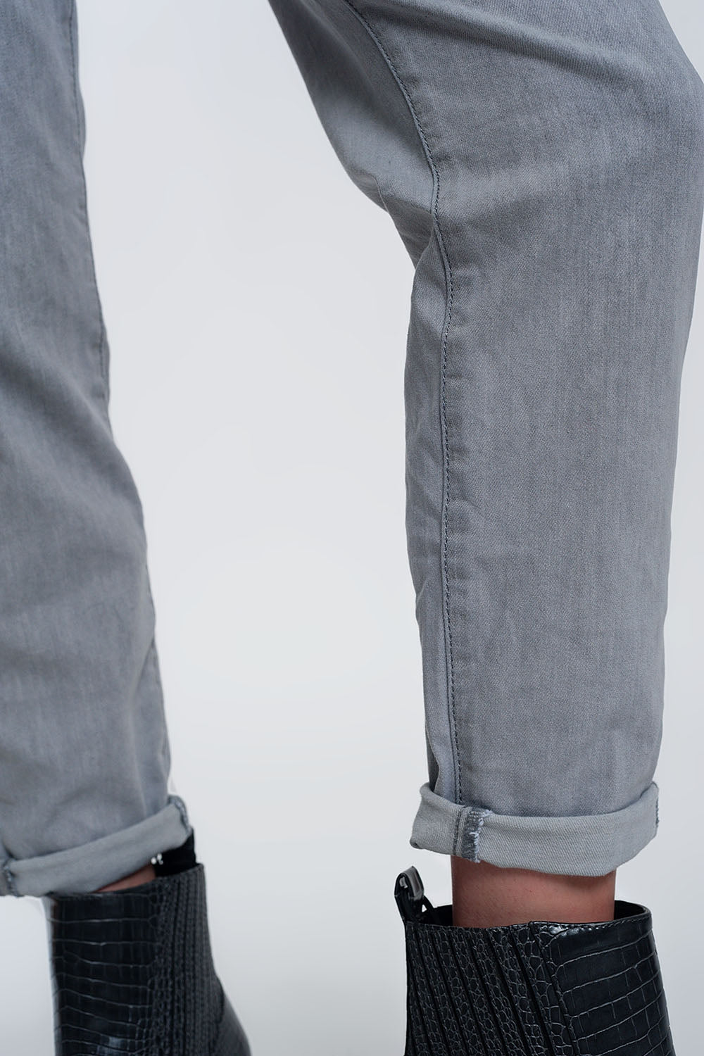 Jean léger style jogger en gris