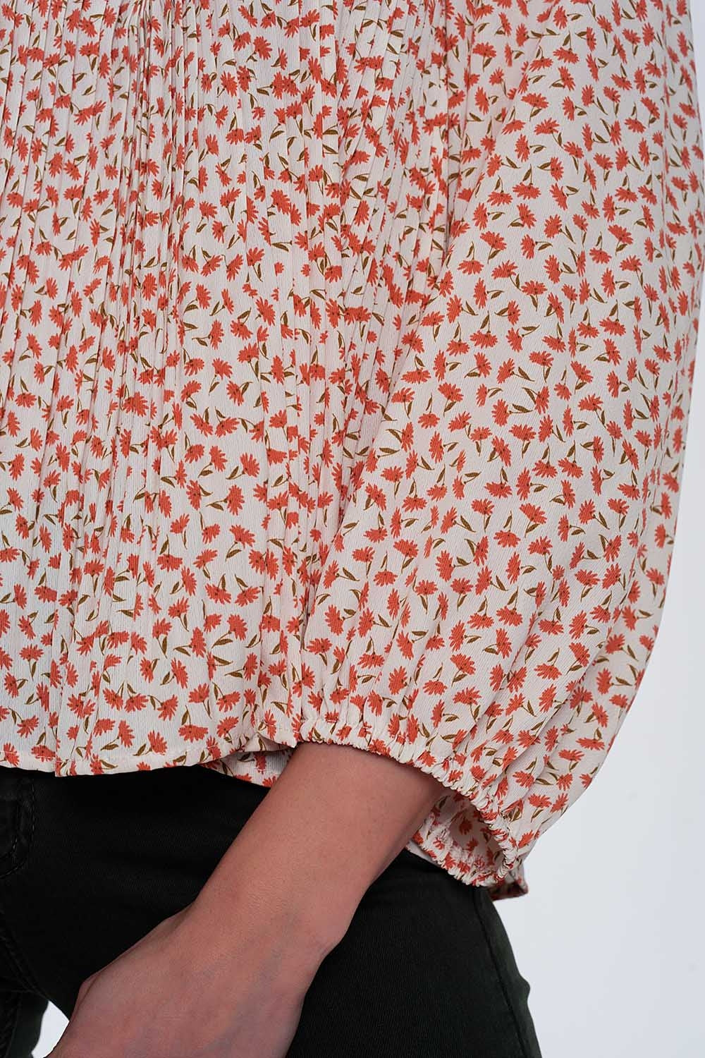 Top à fleurs avec manches bouffantes et encolure carrée corail