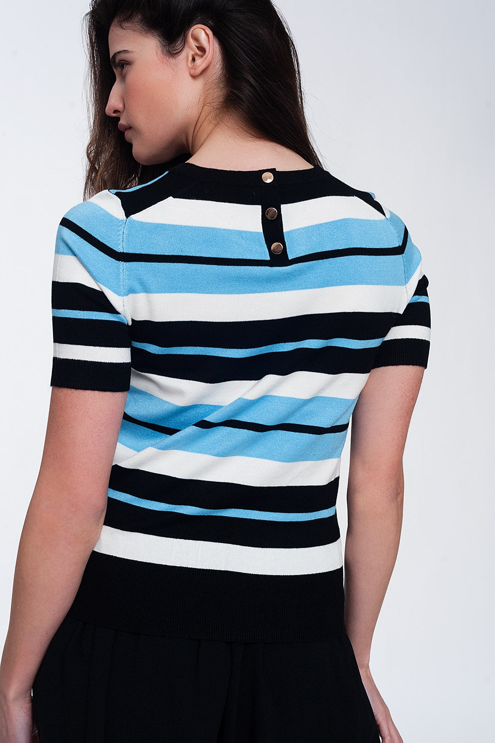 Pull ras de cou coupe carrée à rayures multicolores bleues