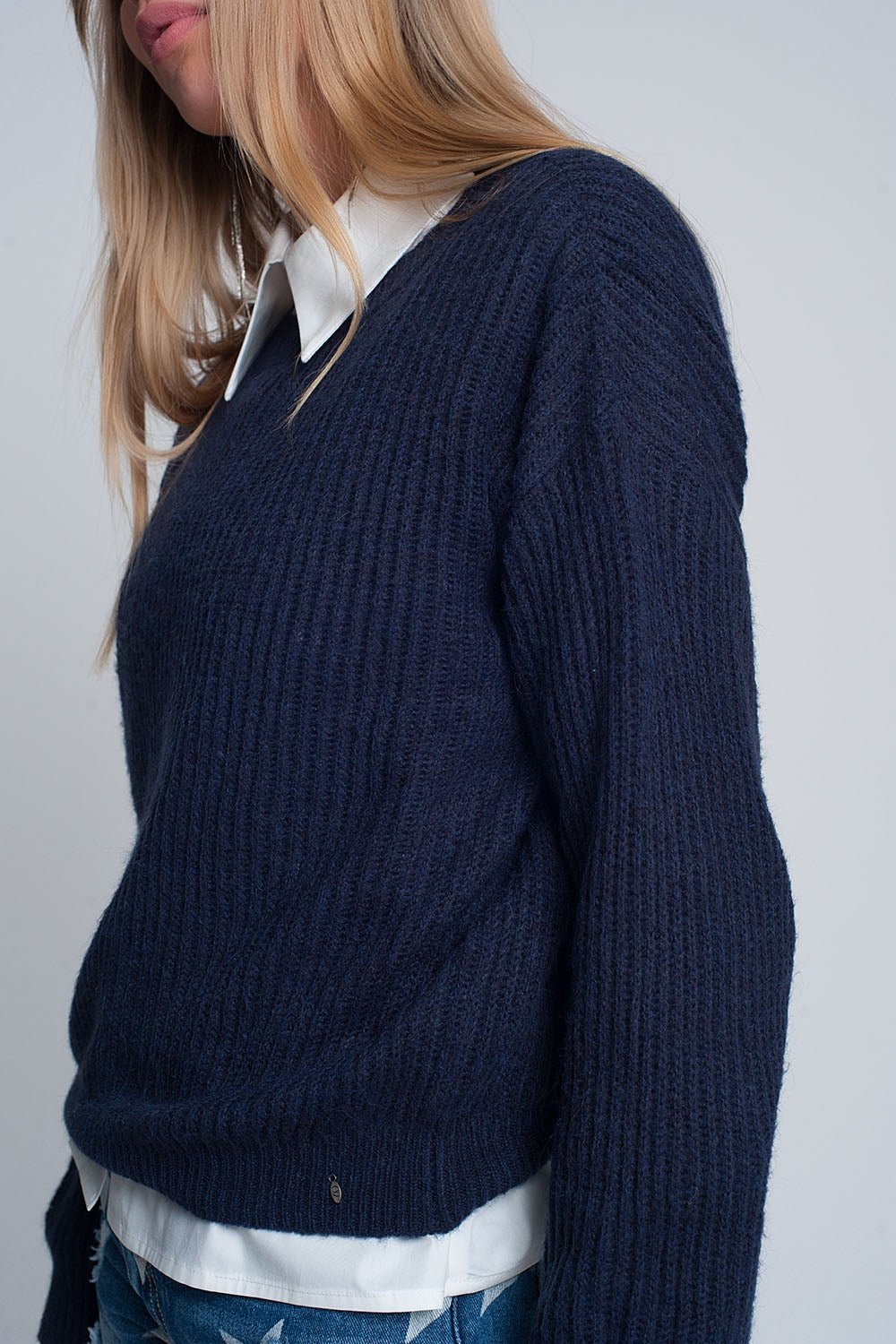 Pull côtelé de couleur marine