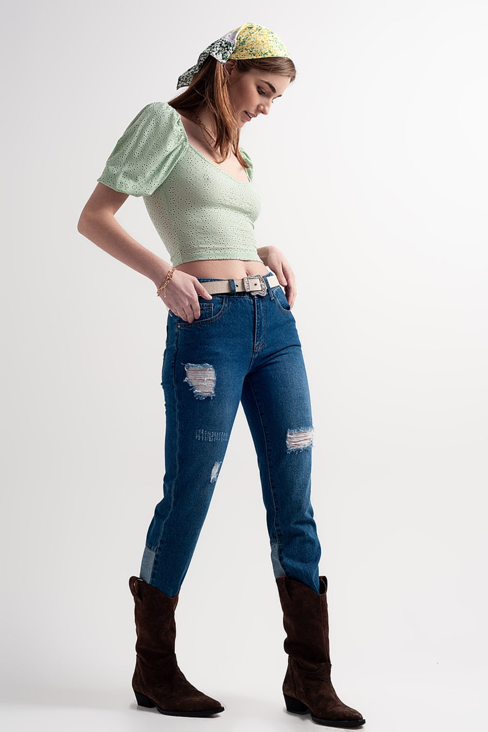 Haut court vert en tissu batiste et manches bouffantes