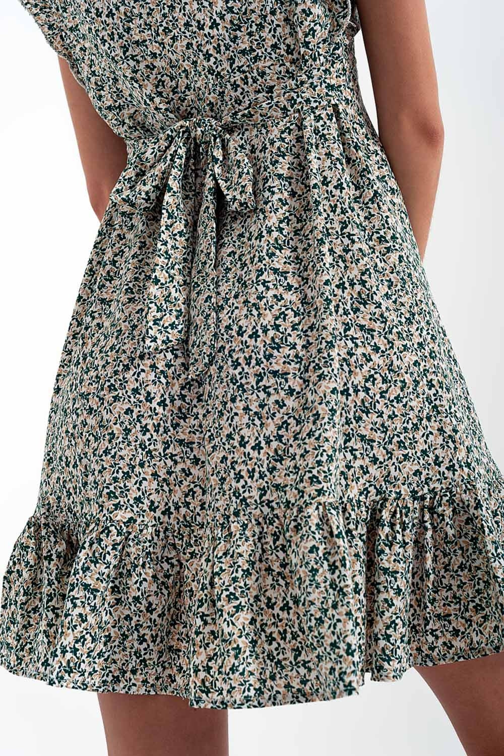 Robe courte à manches volantées et petites fleurs en vert