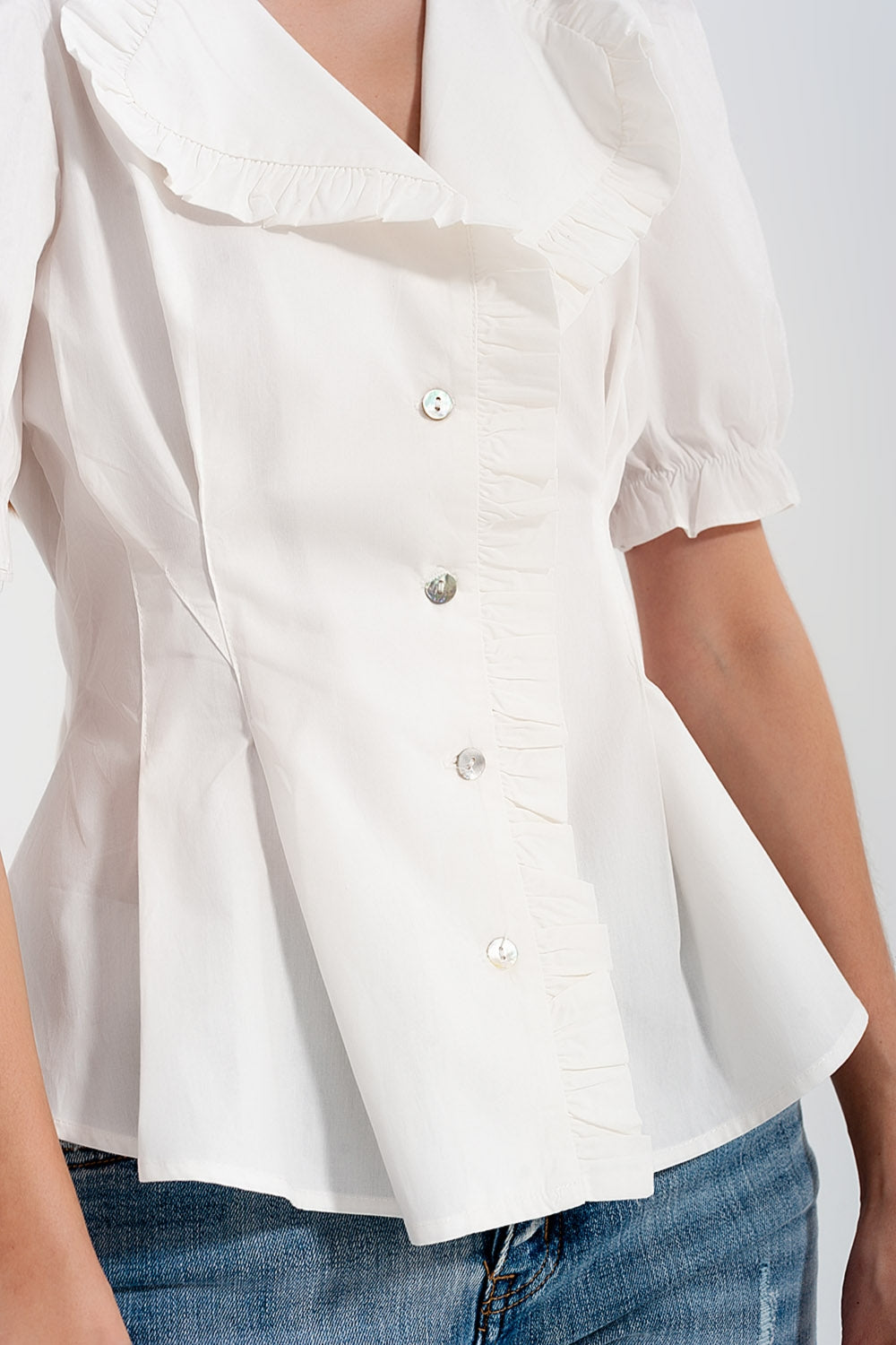 Blusa avvolgente in popeline con volant colore blanche