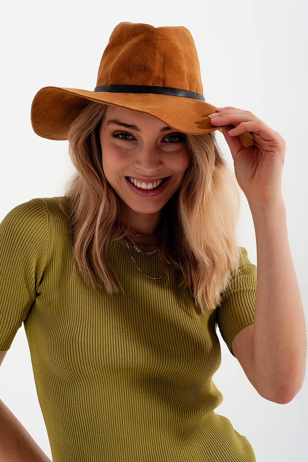Pull vert en maille avec liens à nouer au dos