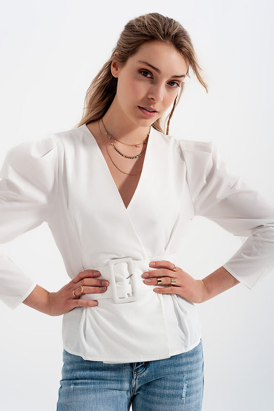 Top cache-cœur à manches bouffantes et ceinture en blanc