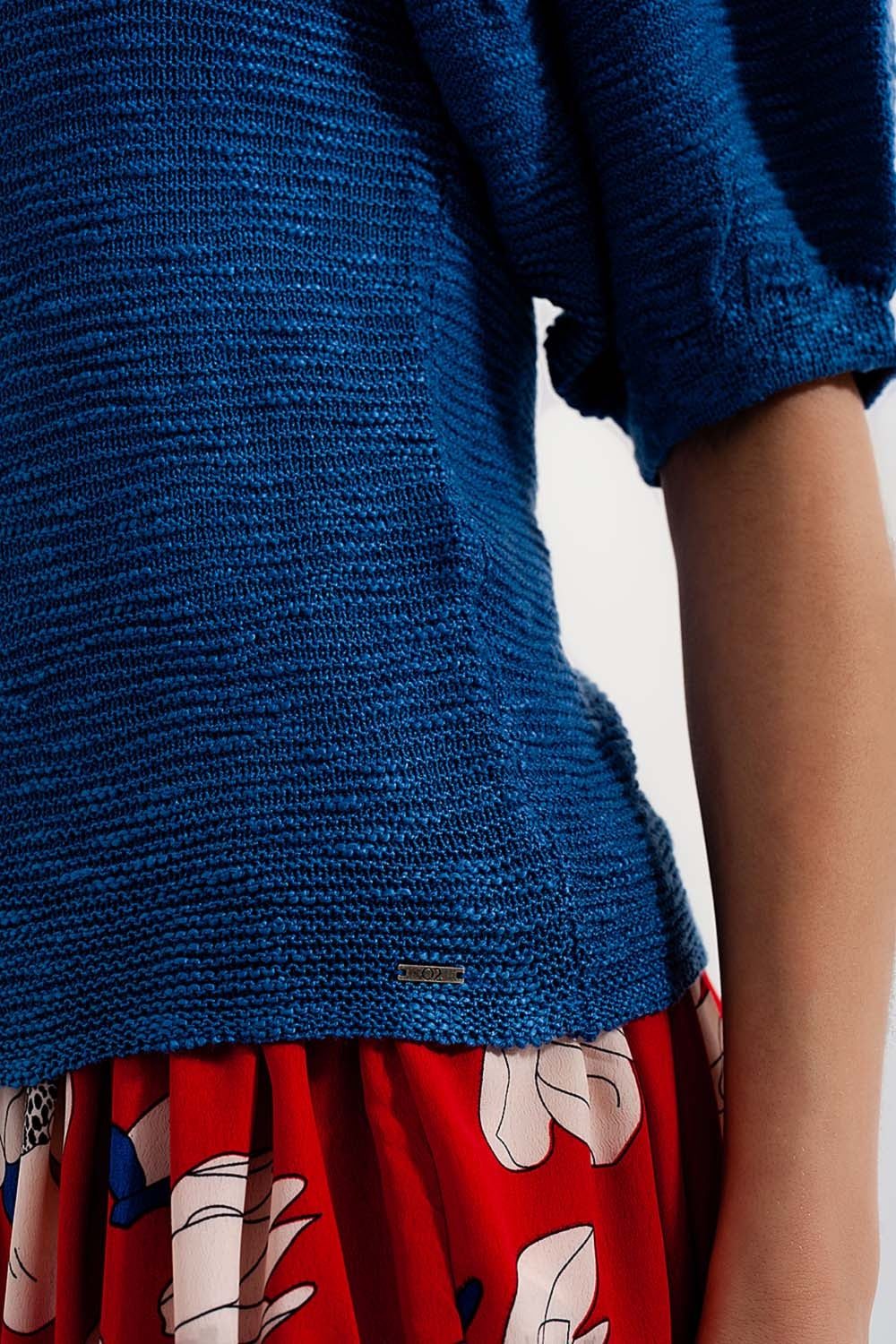 Top en maille à manches courtes bleu