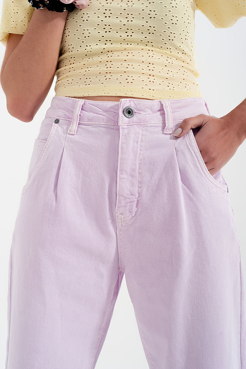 Jean mom  avec taille haute et plis sur le devant en lilas