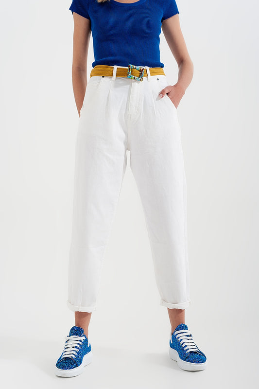 Jean mom  avec taille haute et plis sur le devant en blanc
