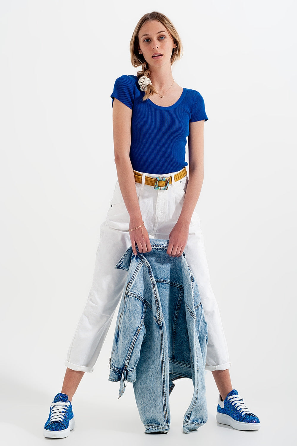 Jean mom  avec taille haute et plis sur le devant en blanc