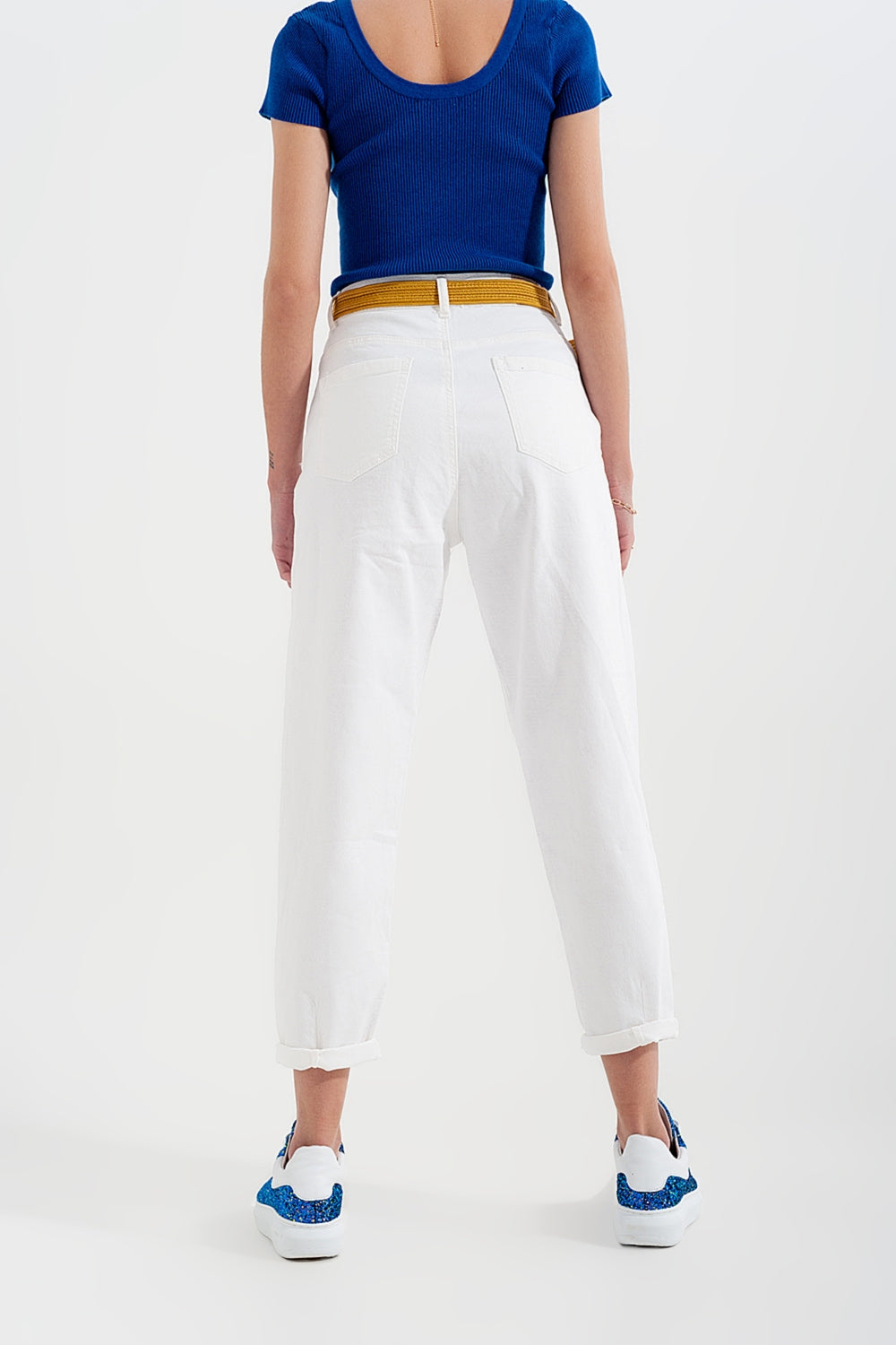 Jean mom  avec taille haute et plis sur le devant en blanc