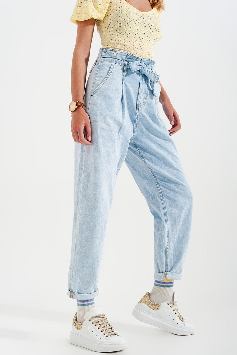 Jean fuselé à délavage clair vintage avec taille haute froncée