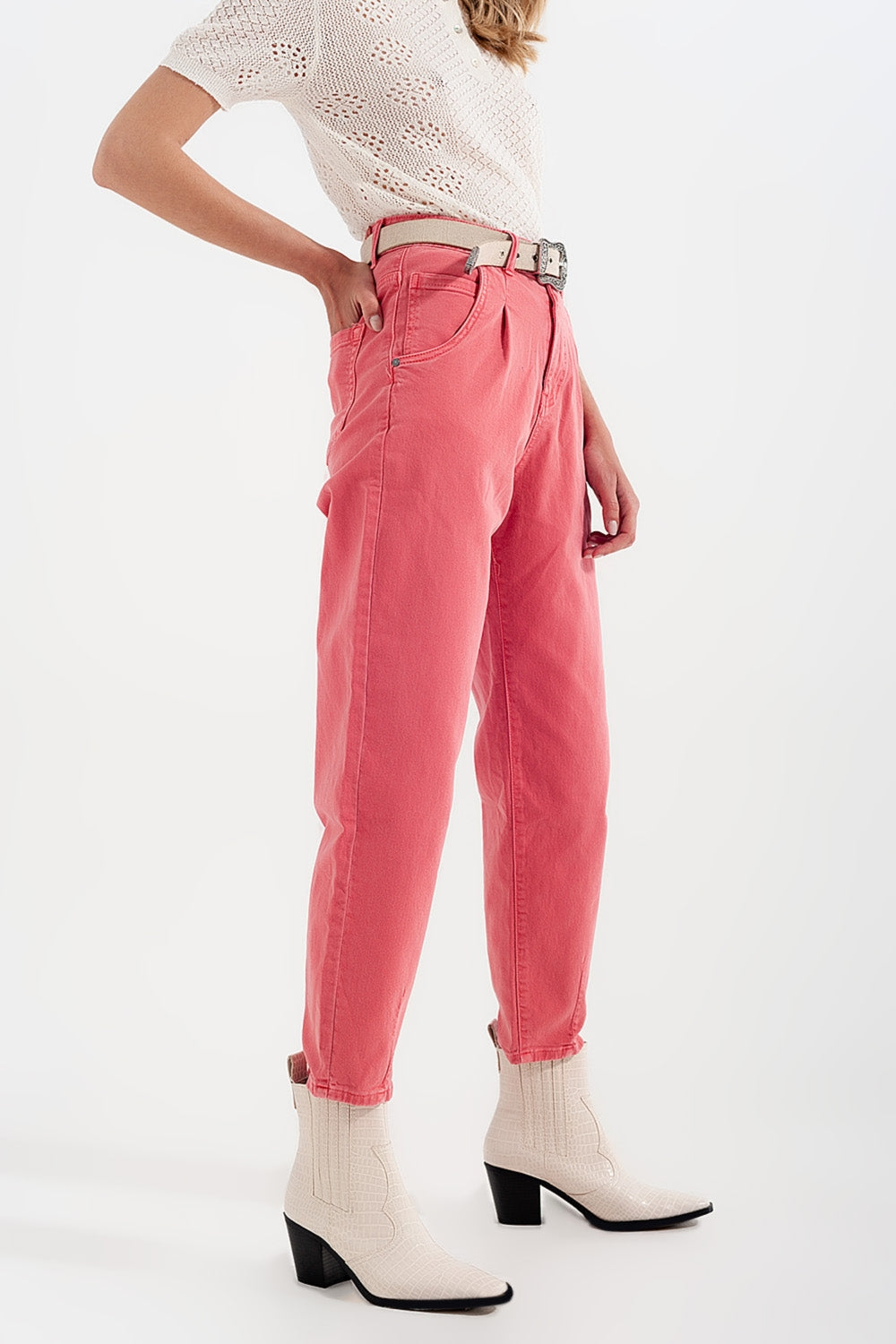 Jean mom  avec taille haute et plis sur le devant en rose
