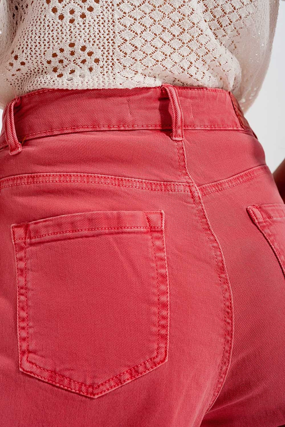 Jean mom  avec taille haute et plis sur le devant en rose