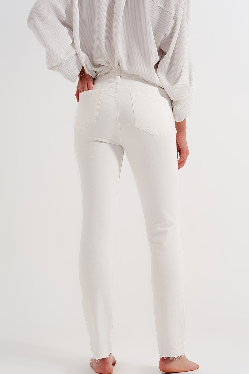 Jean déchiré avec ourlet à franges crème
