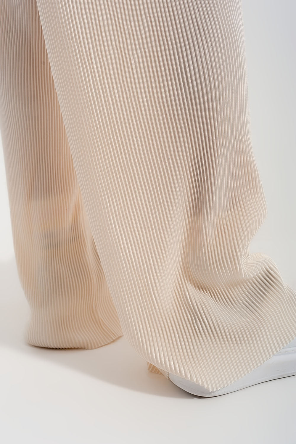 Pantalon plissé style jupe culotte crème