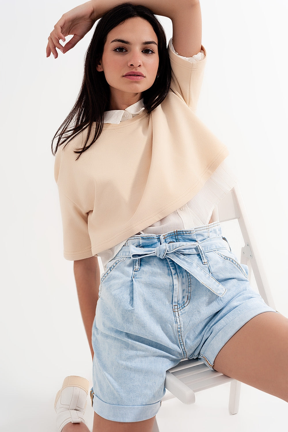 Short en denim délavé bleu clair avec lien à la taille