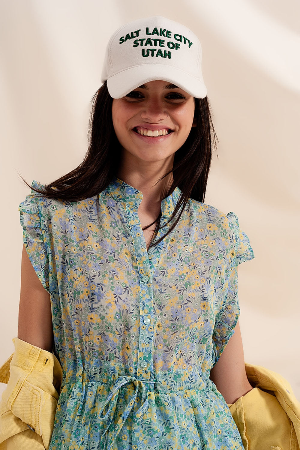 Robe courte avec bords à volants et fleurs de style vintage