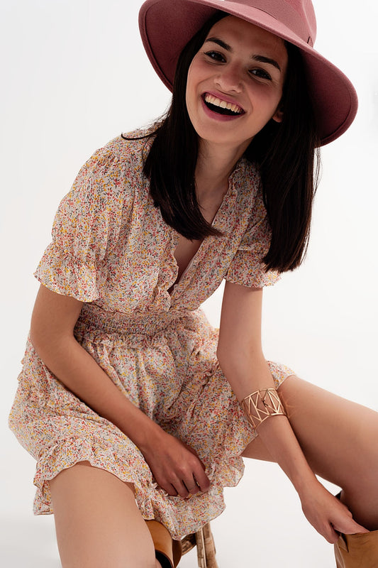 Robe patineuse courte style cache-cœur à devant froncé avec imprimé fleurs Jaune