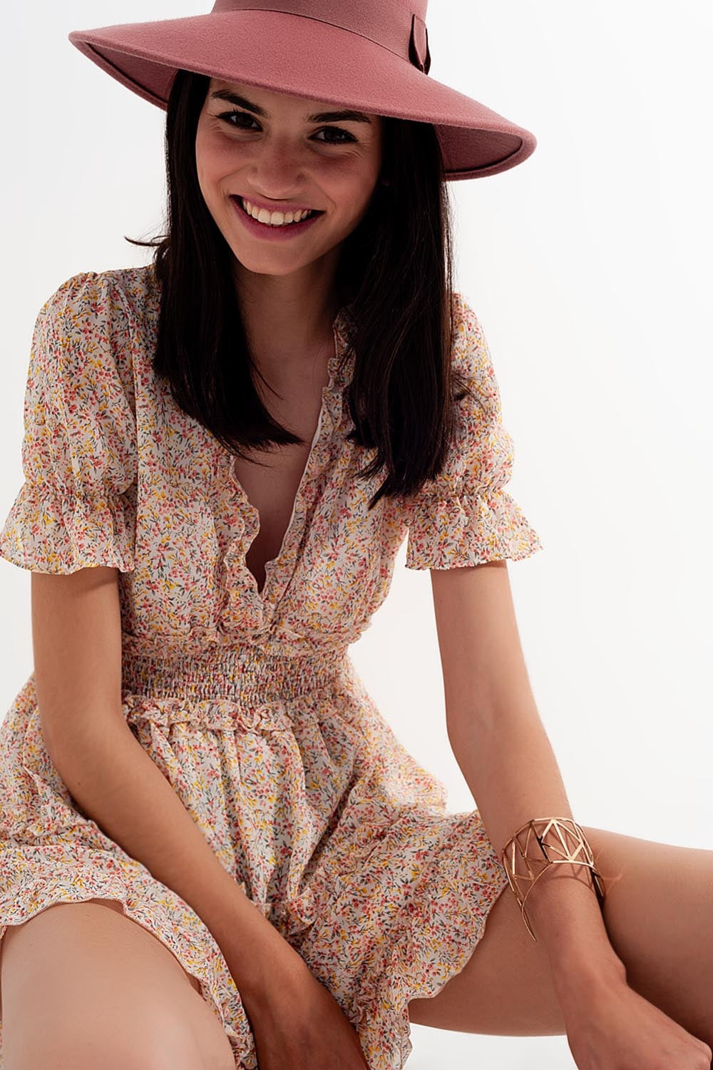 Robe patineuse courte style cache-cœur à devant froncé avec imprimé fleurs Jaune