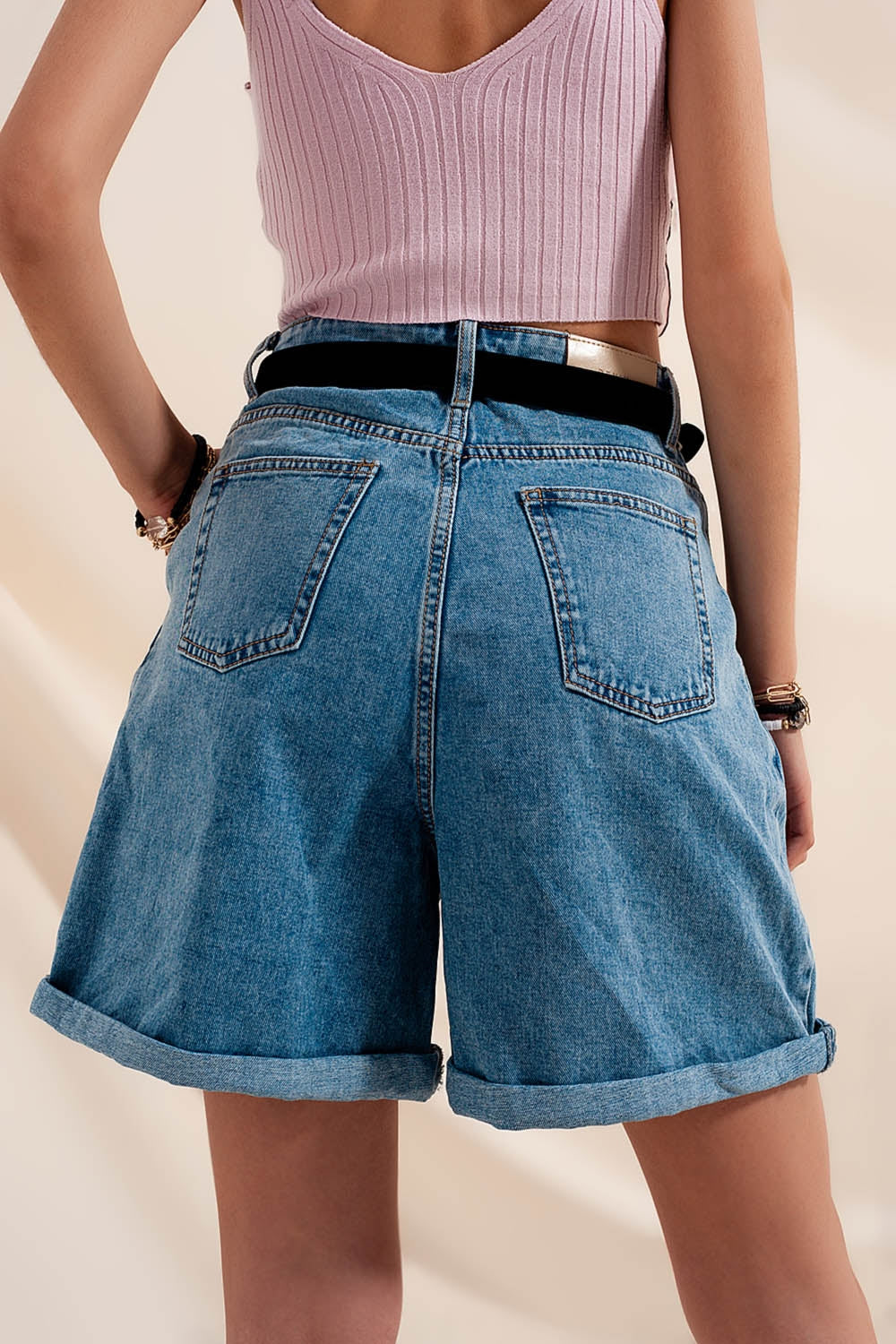 Short en jean à taille haute et à pinces délavage moyen