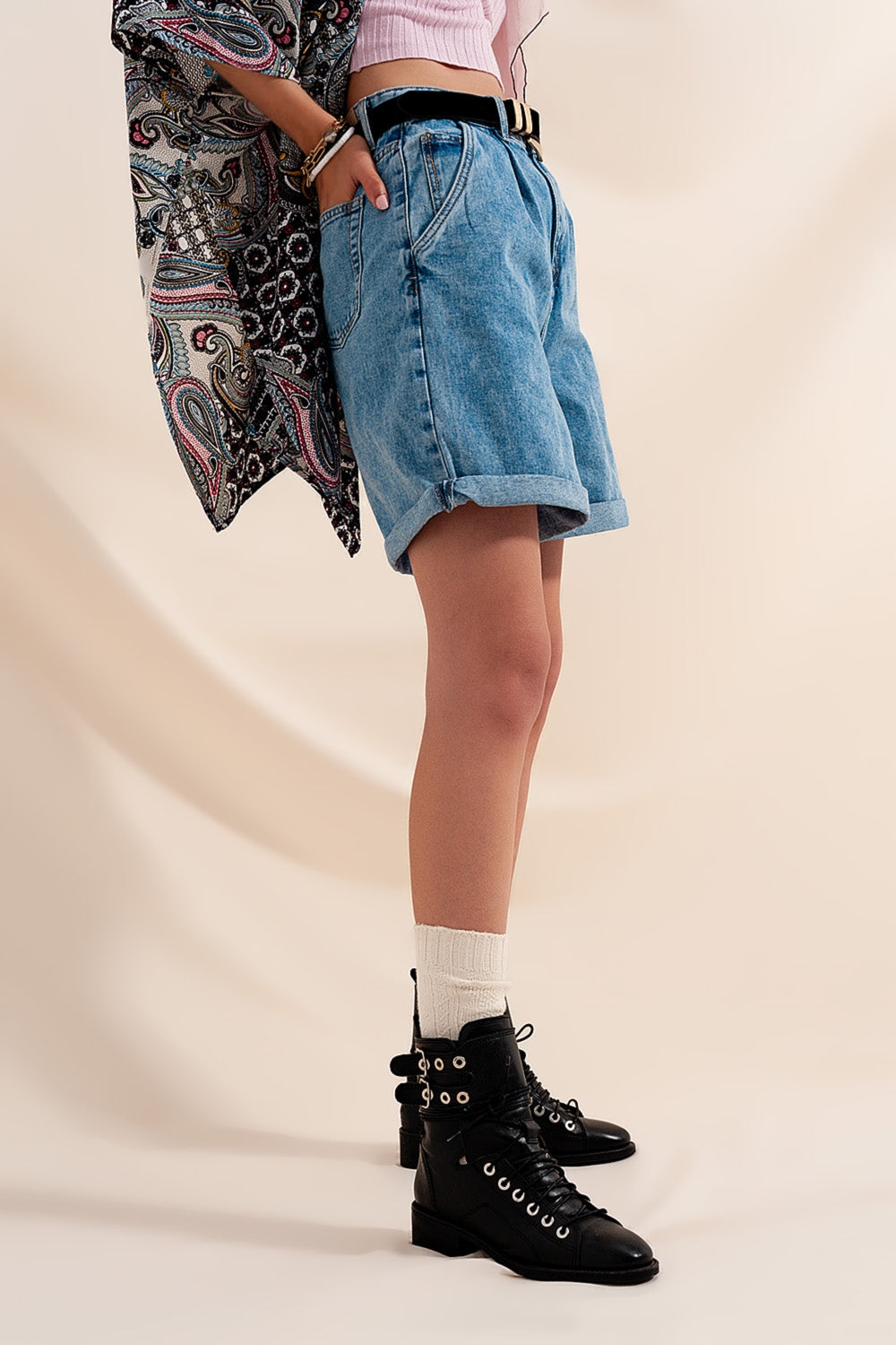 Short en jean à taille haute et à pinces délavage moyen