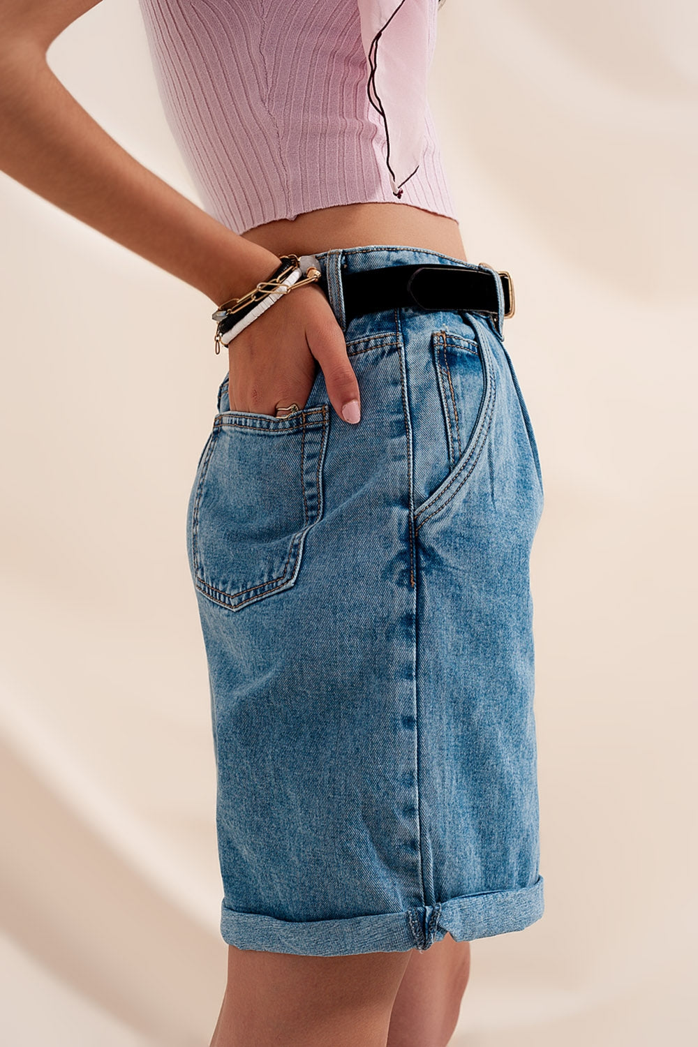 Short en jean à taille haute et à pinces délavage moyen