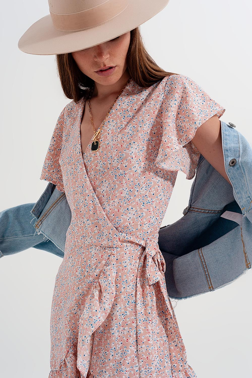 Robe cache-cœur courte à volants  Rose fleuri