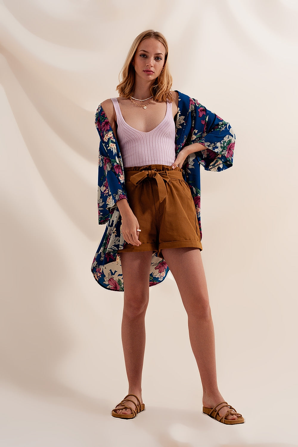 Short avec ceinture sur la taille camel