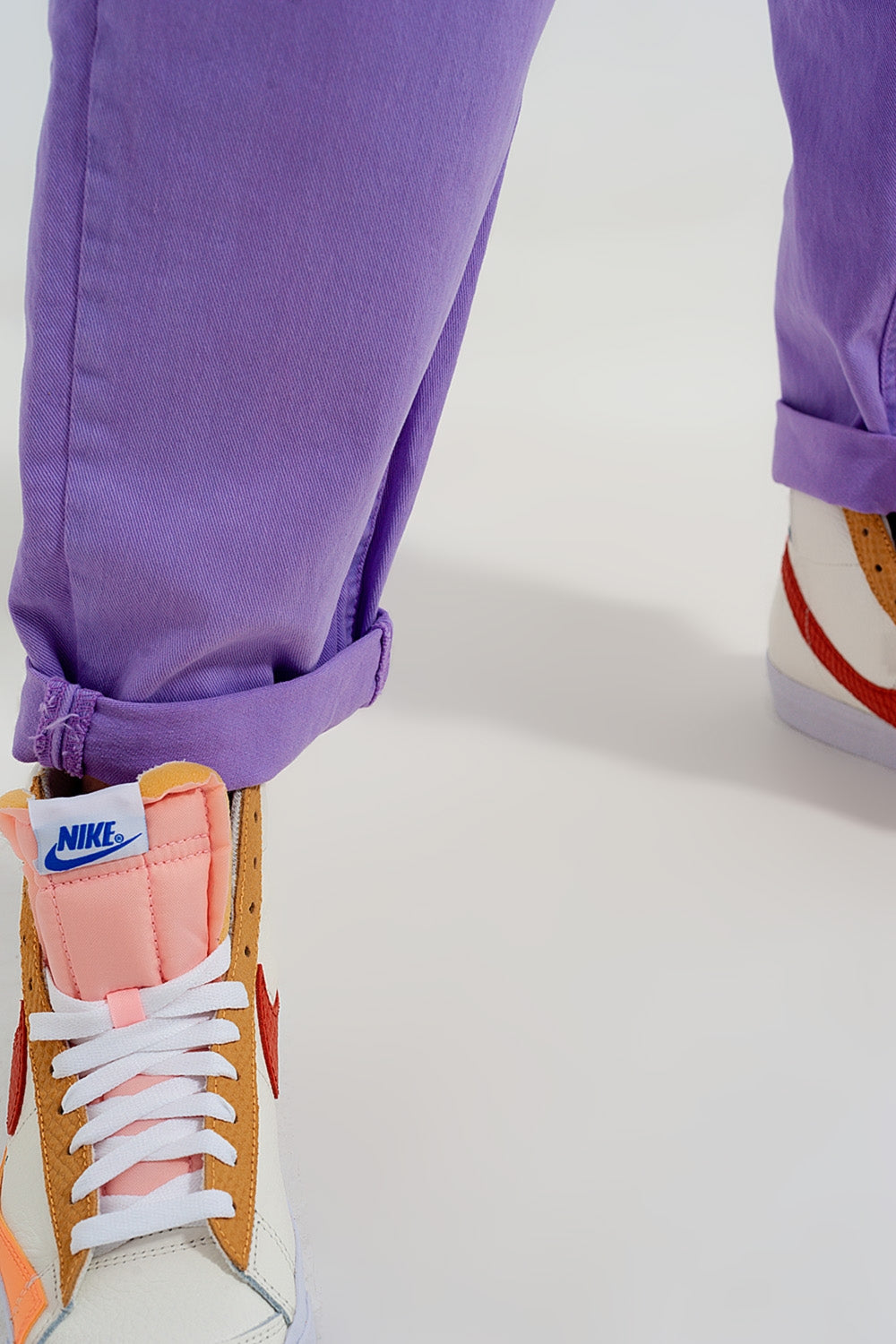 Jean fuselé et ample à taille haute violet