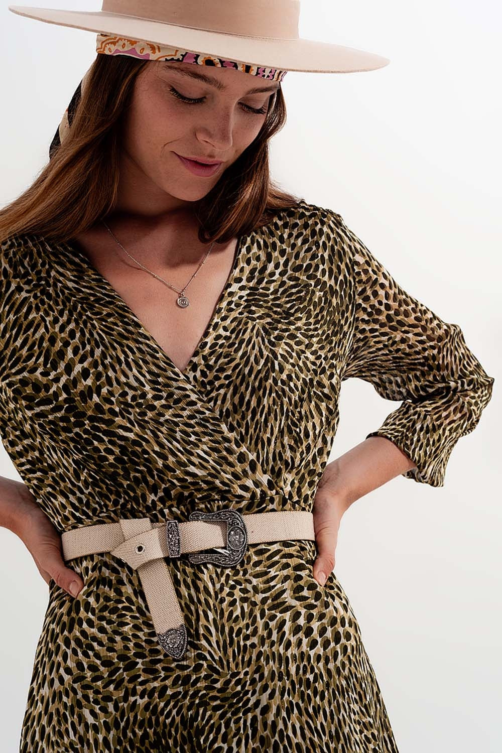 Robe portefeuille en mousseline à manches longues avec ceinture à imprimé brillant