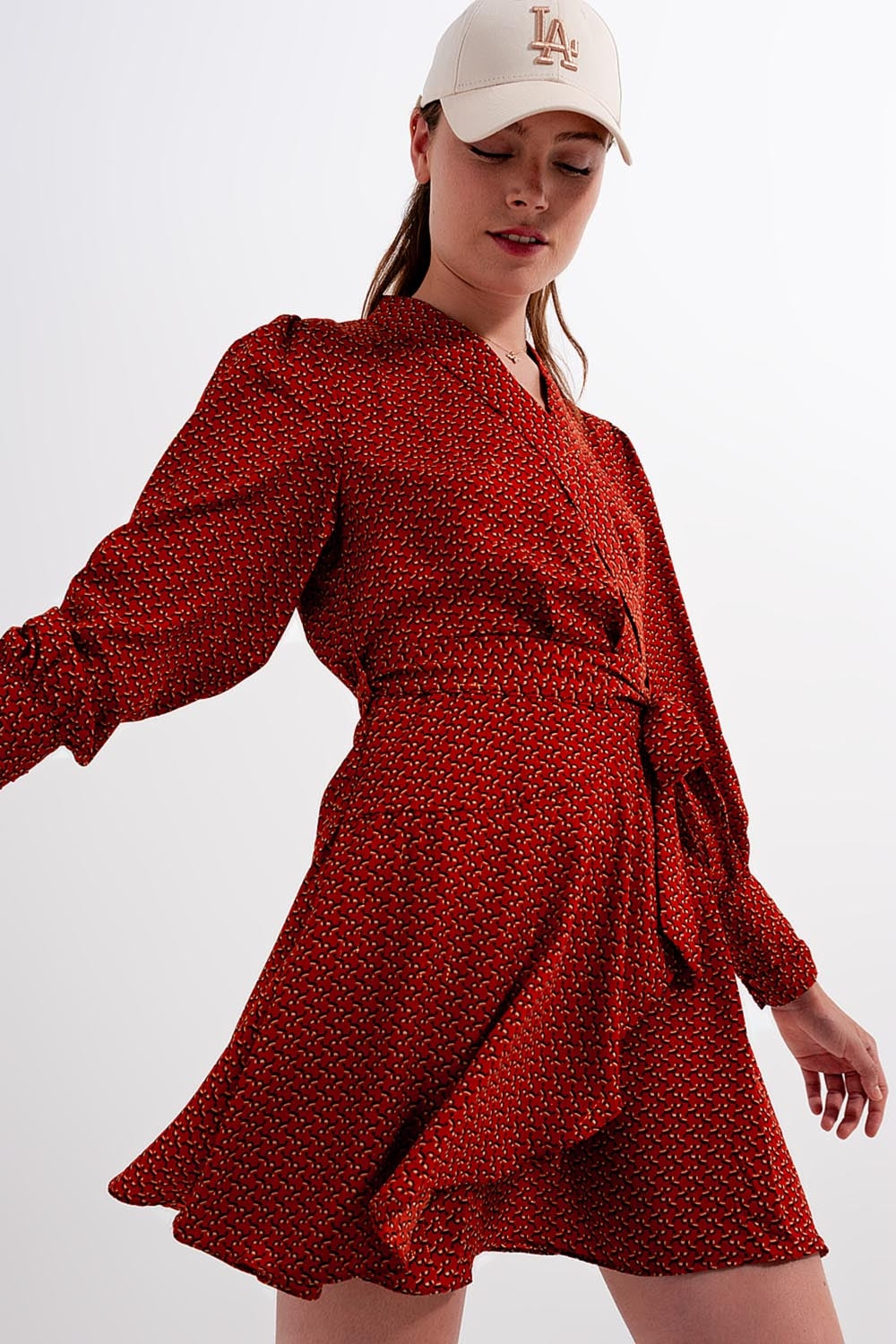 Robe portefeuille courte à décolleté plongeant et imprimé géométrique