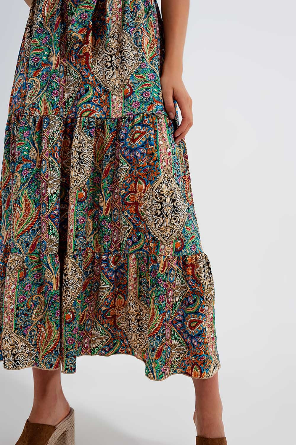 Robe longueur mollet avec ourlet à volants et imprimé cachemire en vert