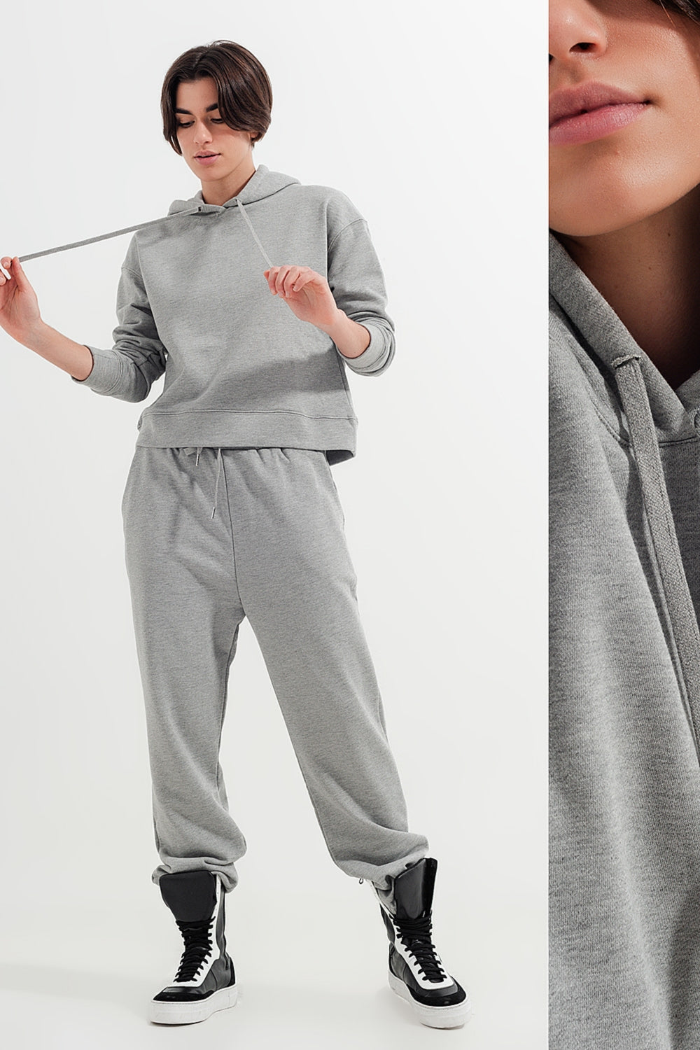 Sweat shirt gris de base avec capuche et cordons de serrage