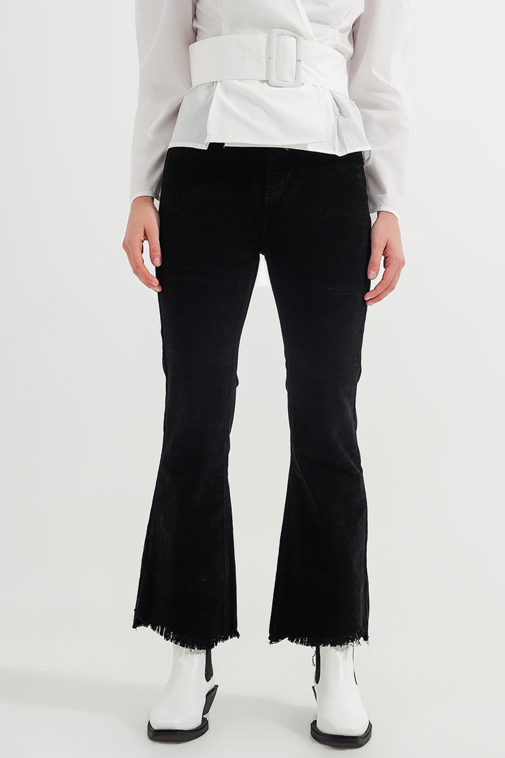 Pantalon noir évasé en velours côtelé extensible