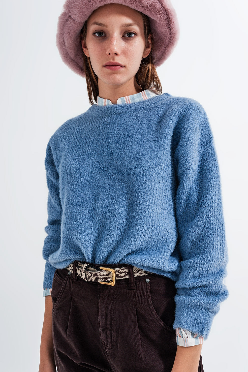 Pull côtelé ras de cou en maille duveteuse en bleu