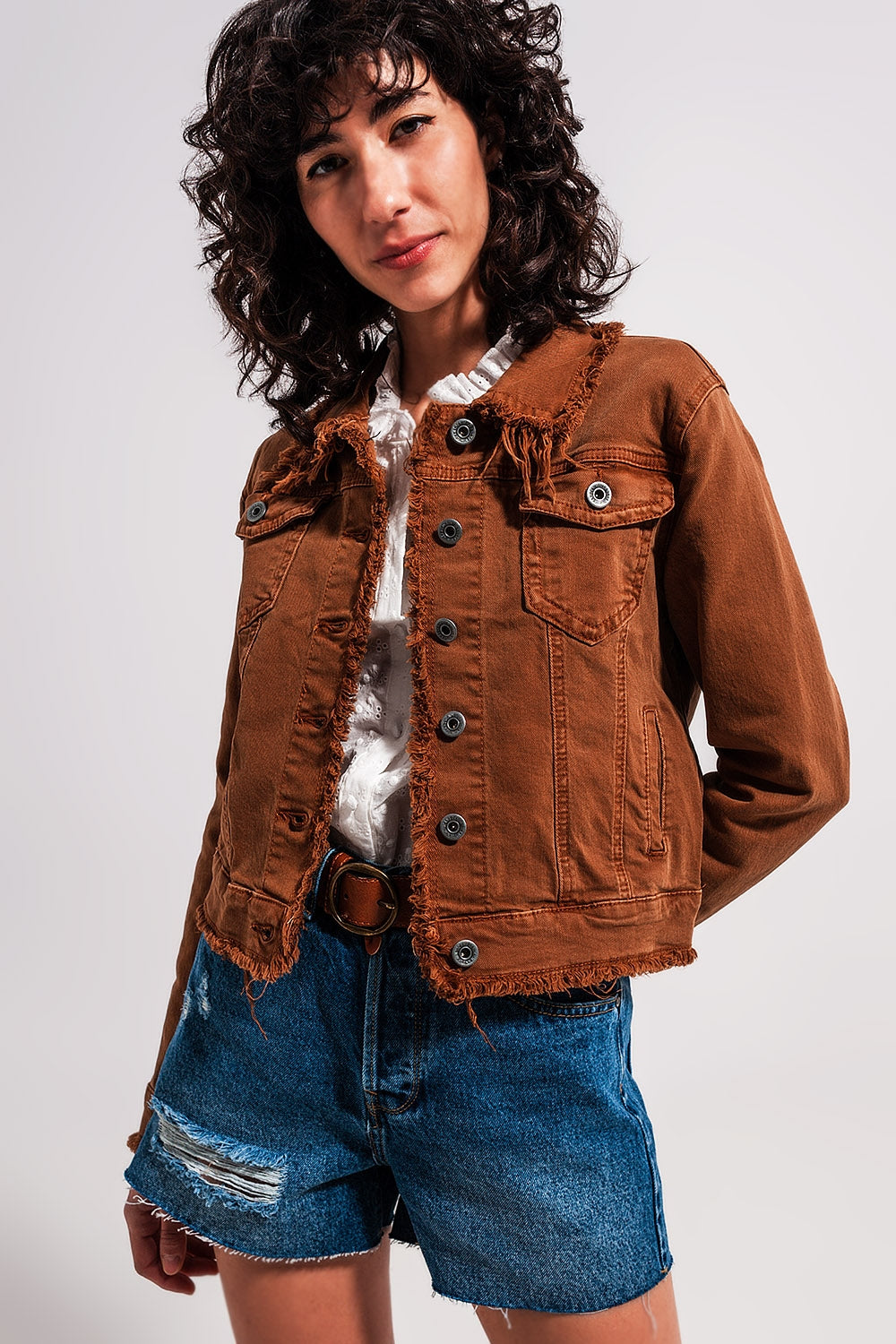 Veste en jean à bords bruts marron