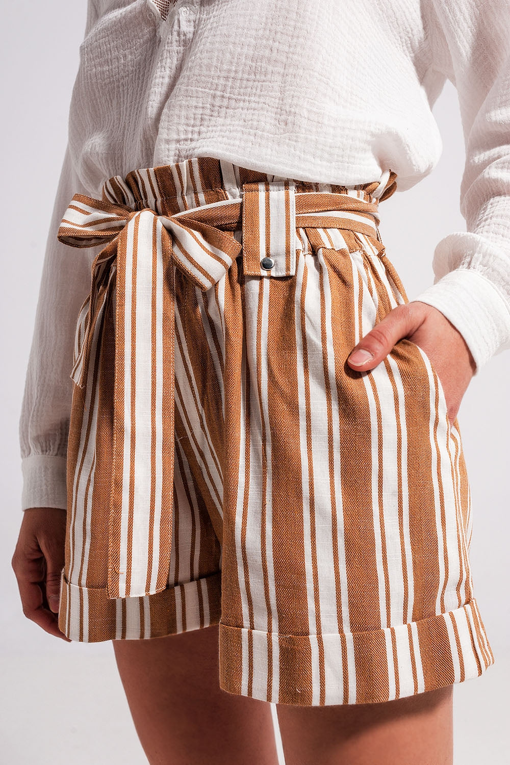 Short à taille haute froncée Beige