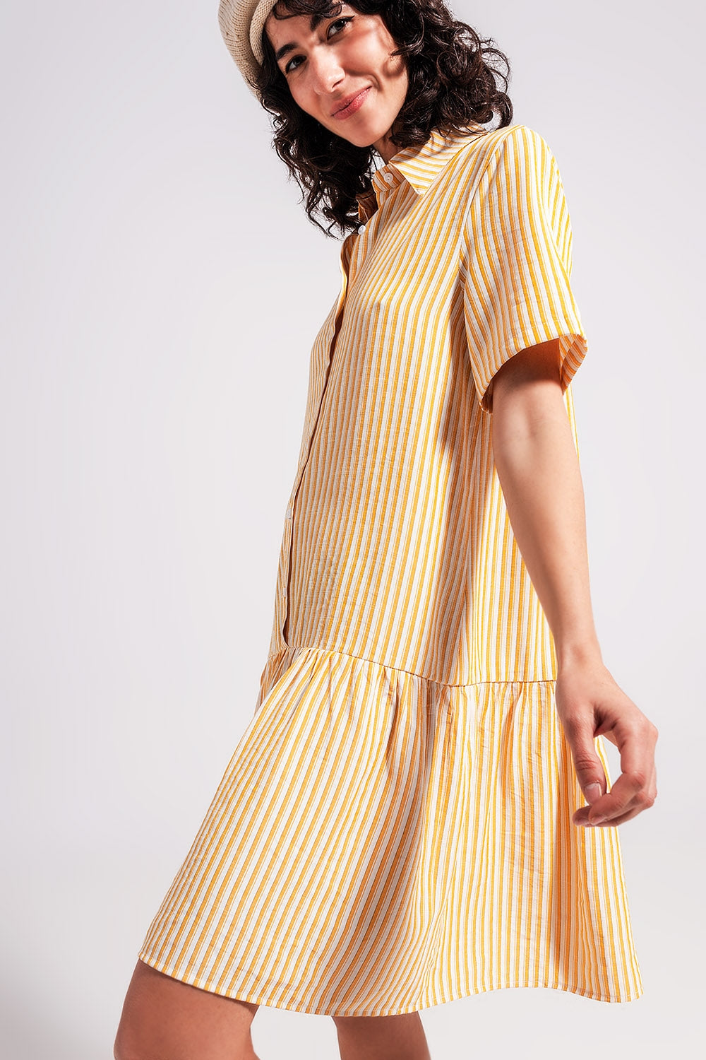 Robe courte à rayures jaune et blanc