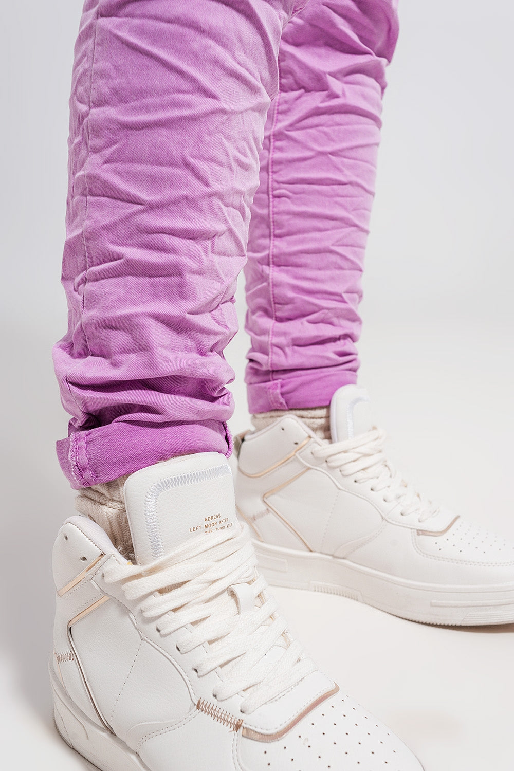 Jean skinny avec boutons visibles rose