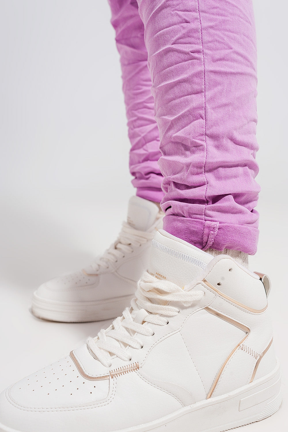 Jean skinny avec boutons visibles rose