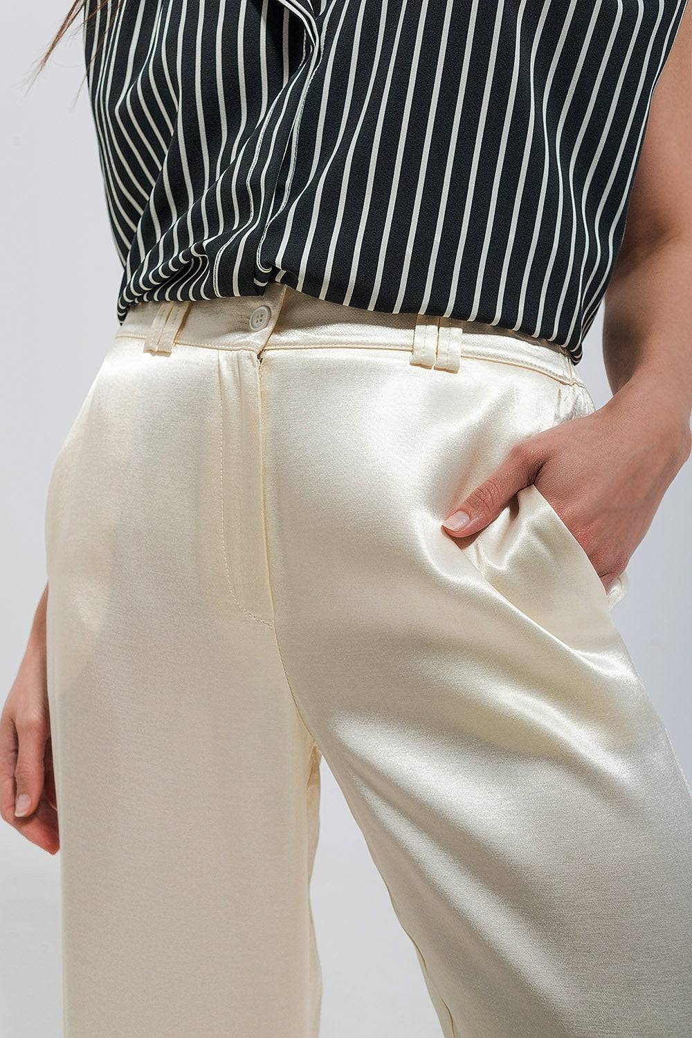 Pantalon de tailleur large en satin couleur crème