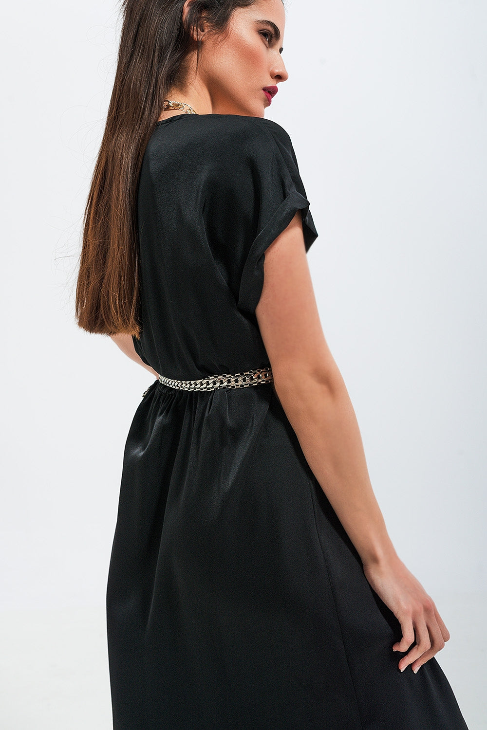 Robe longue en satin à manches courtes en noire