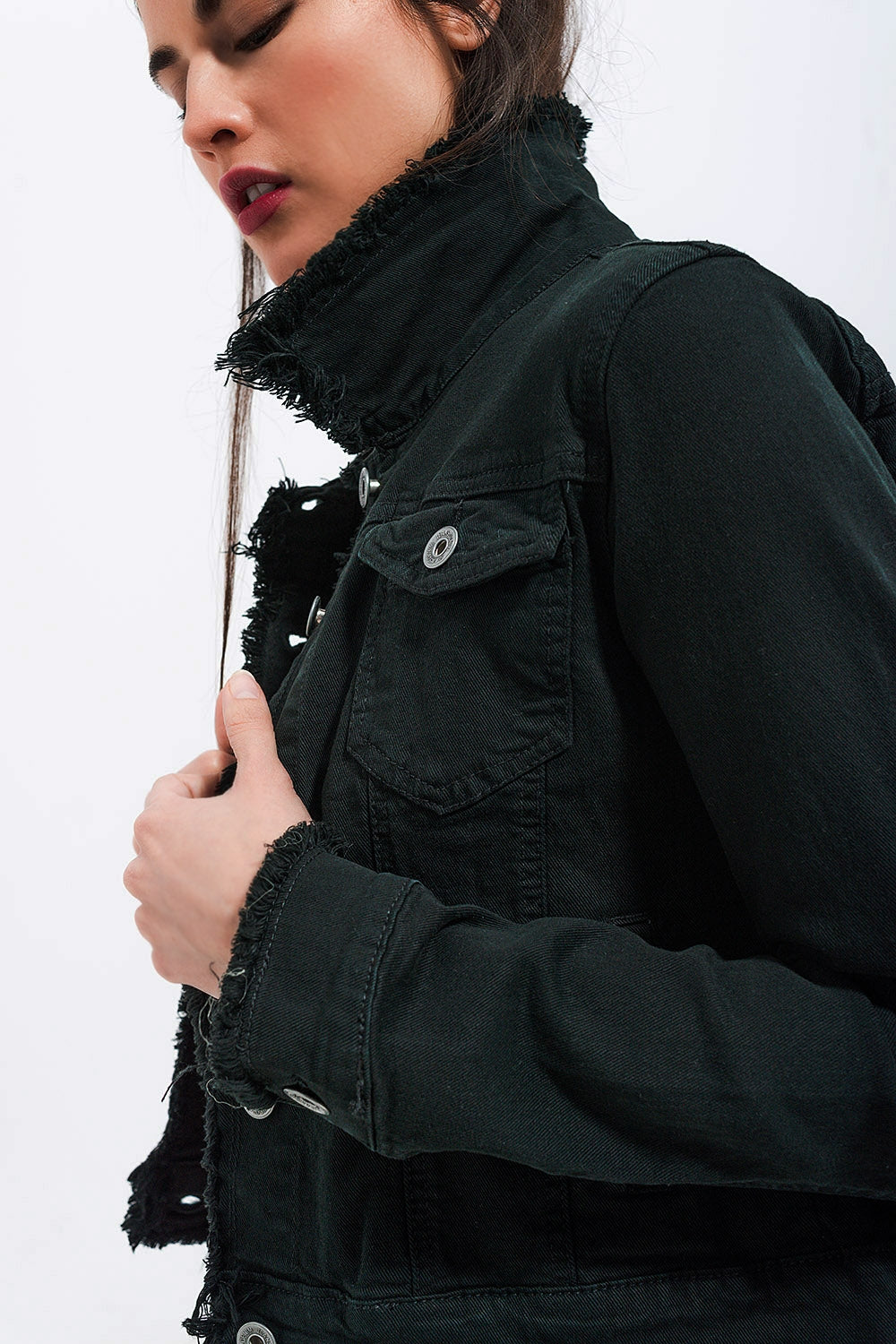 Veste en jean à bords bruts noir