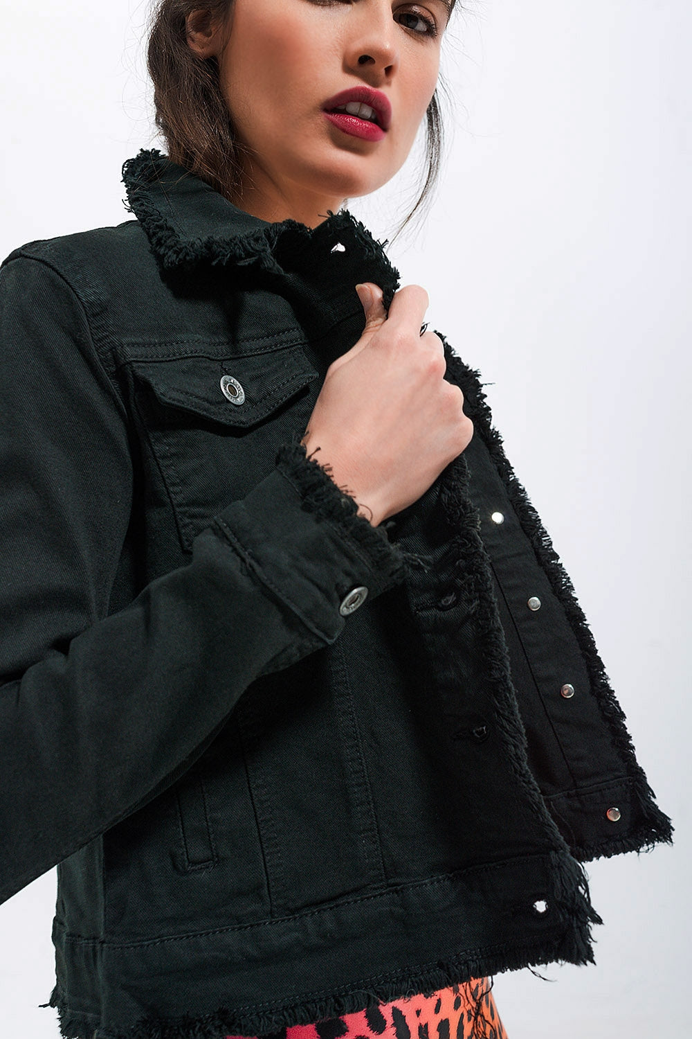 Veste en jean à bords bruts noir