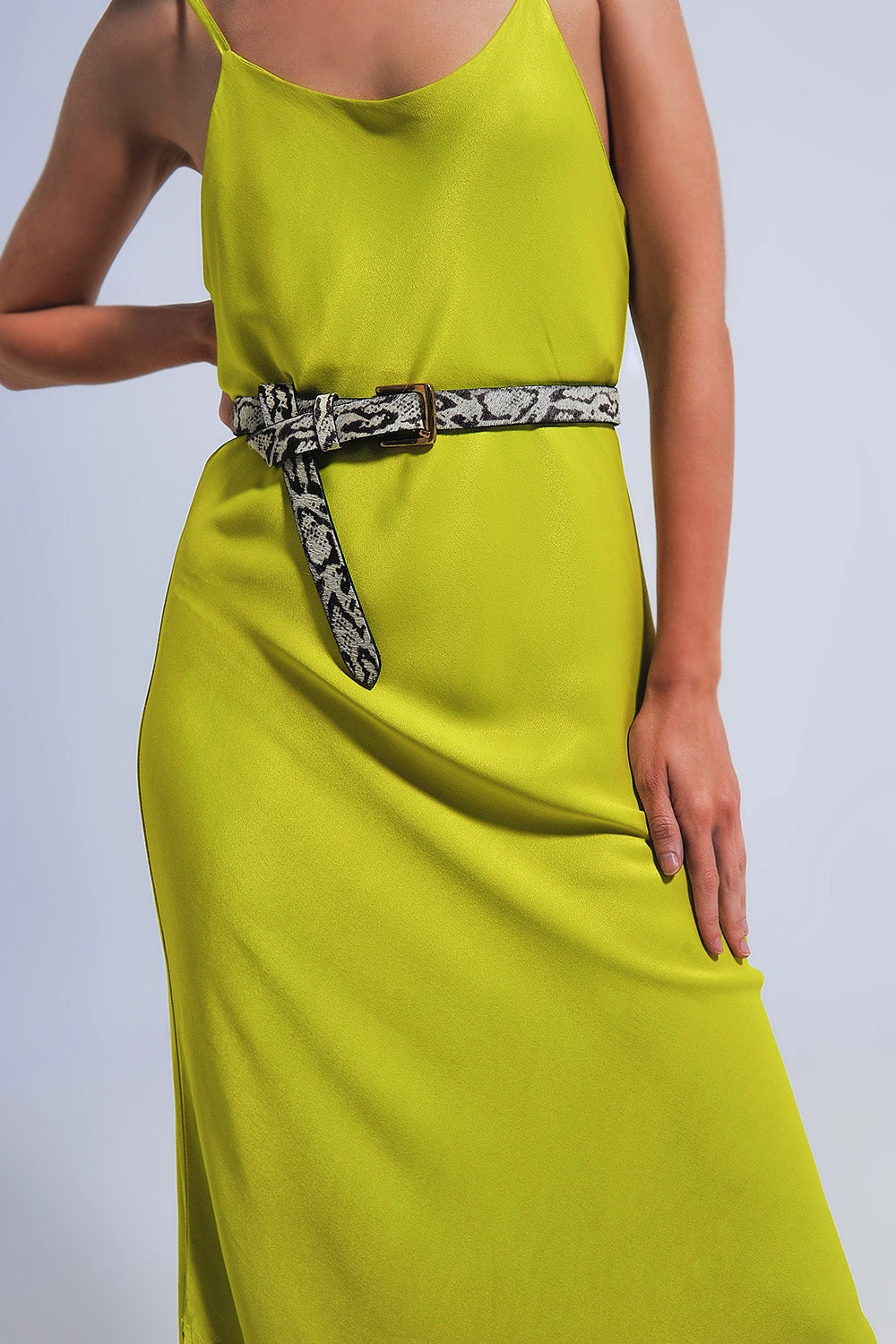 Robe mi longue en satin à fines bretelles Vert