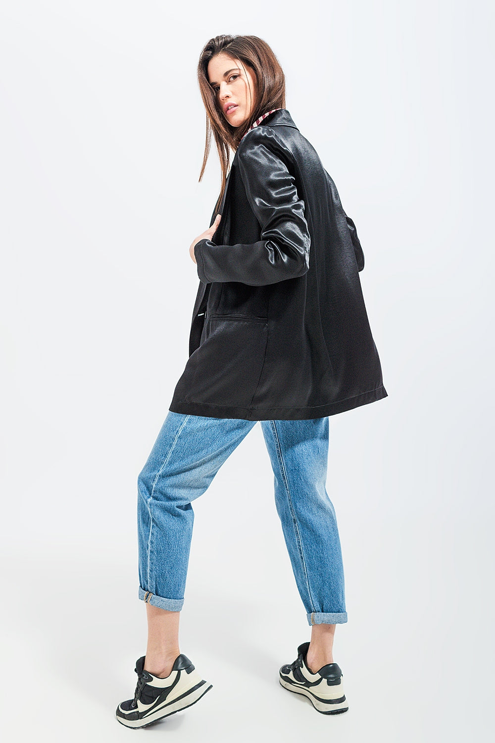 Blazer en satin noir