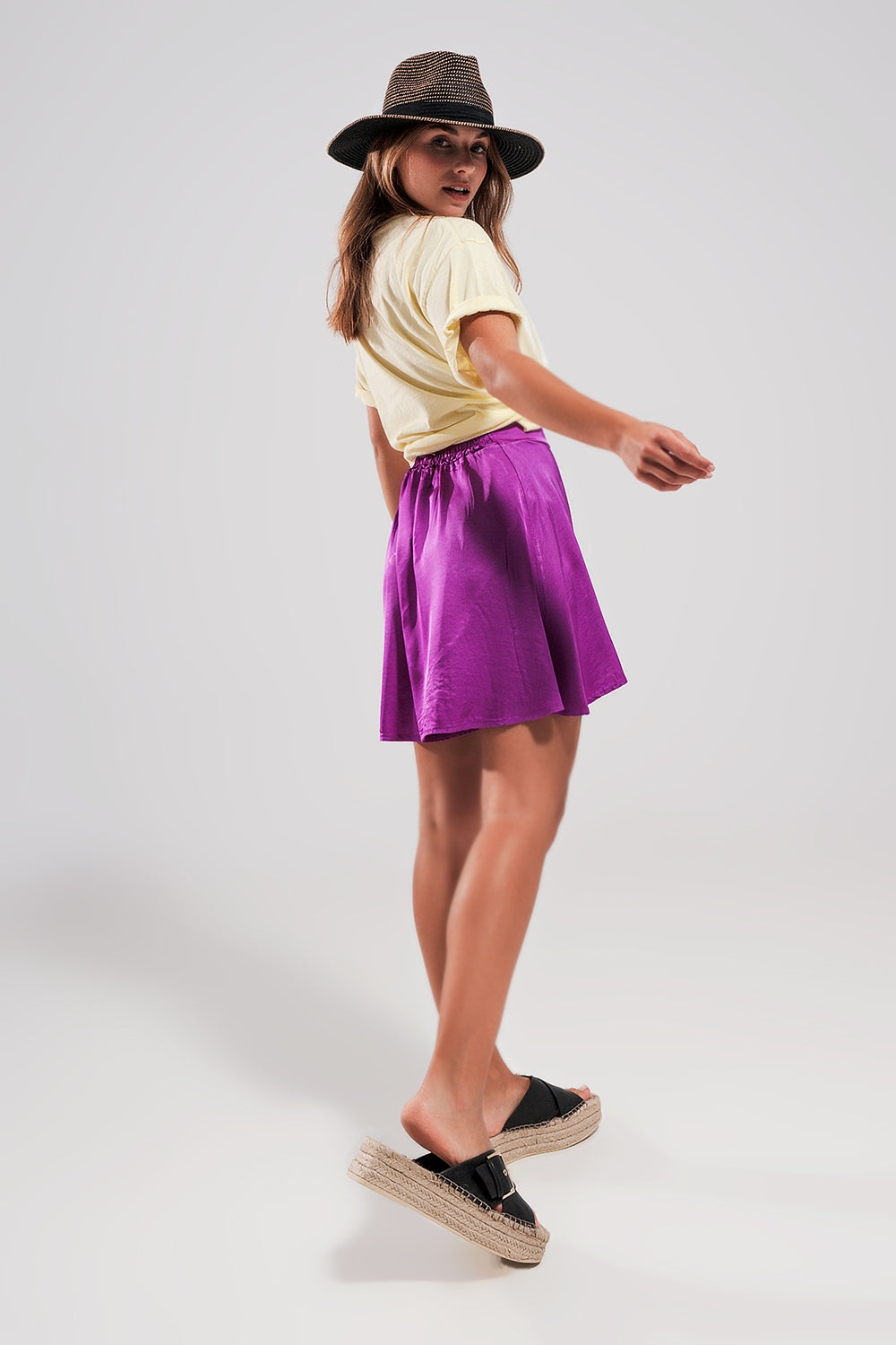Short en satin à taille haute pourpre
