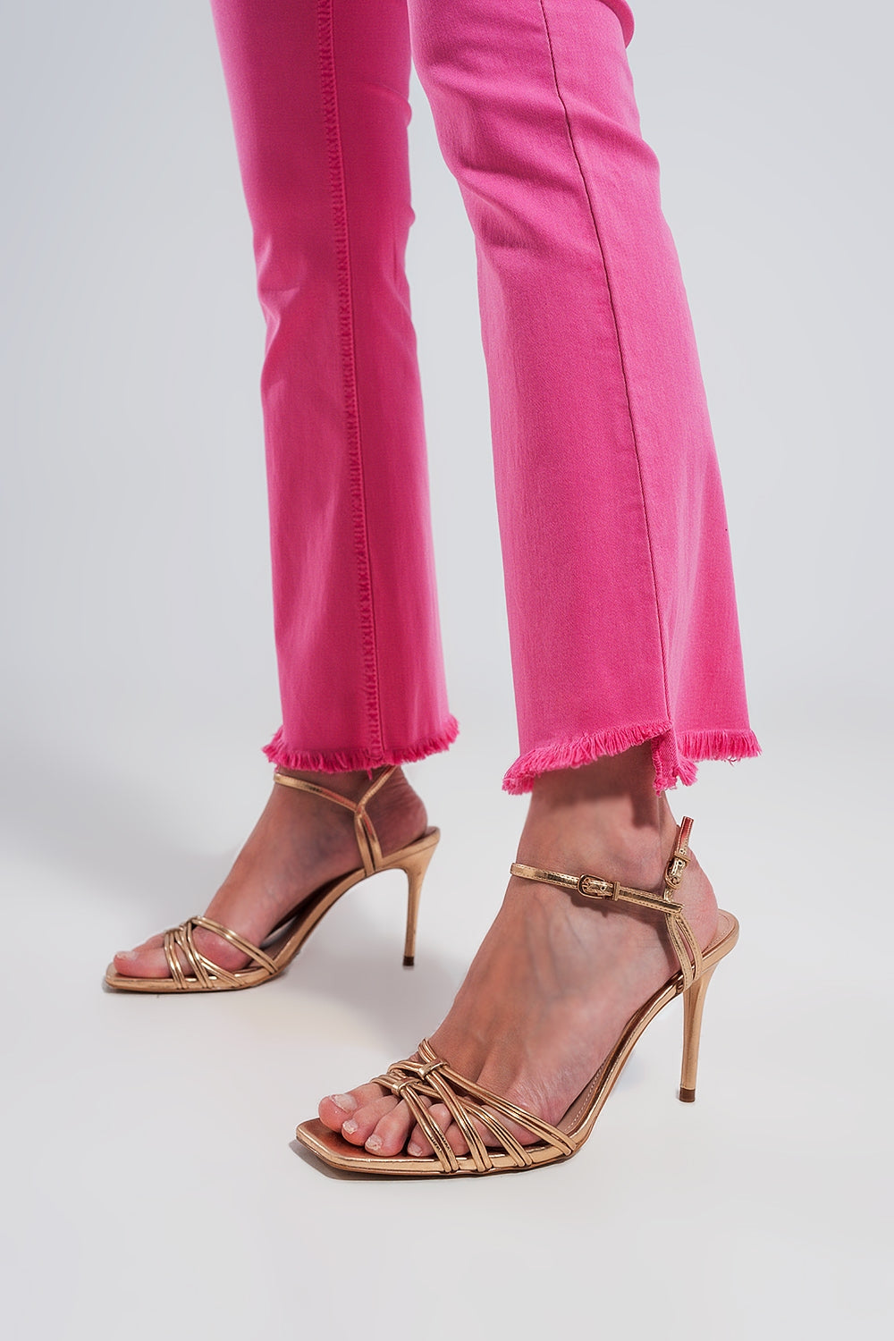 Pantalon droit en fuchsia à larges chevilles